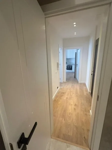 Tirane, jepet me qera apartament 1+1+Aneks+Ballkon Kati 3, 60 m² 400 € (instituti , kamez)