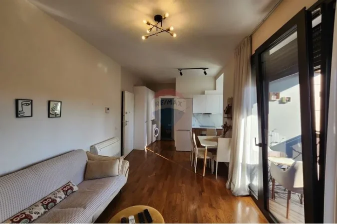 Tirane, jepet me qera apartament 1+1+Ballkon Kati 7, 73 m² 850 € 