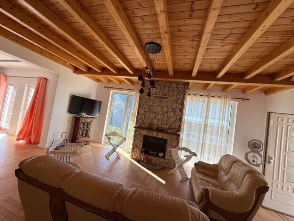 Tirane, shitet Vile , 600.000 € (Linx)