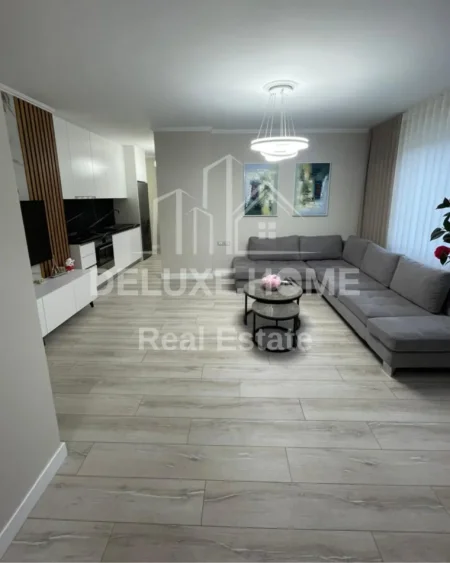Tirane, jepet me qera apartament 1+1 Kati 4, 75 m² 900 € (Rr. Kosovarve)