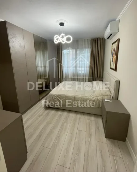 Tirane, jepet me qera apartament 1+1 Kati 4, 75 m² 900 € (Rr. Kosovarve)