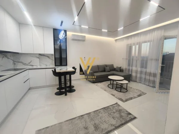 Tirane, jepet me qera apartament 1+1+Ballkon Kati 10, 65 m² 700 € (ZOGU I ZI)