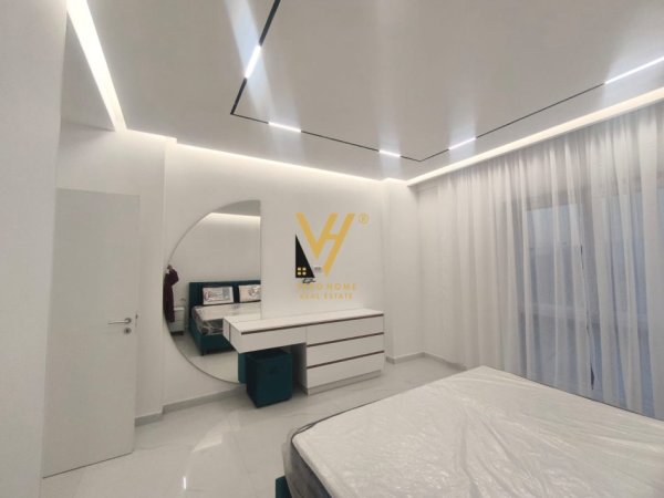 Tirane, jepet me qera apartament 1+1+Ballkon Kati 10, 65 m² 700 € (ZOGU I ZI)