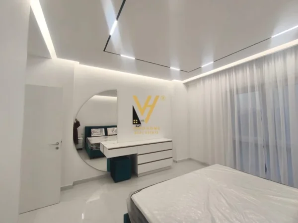 Tirane, jepet me qera apartament 1+1+Ballkon Kati 10, 65 m² 700 € (ZOGU I ZI)