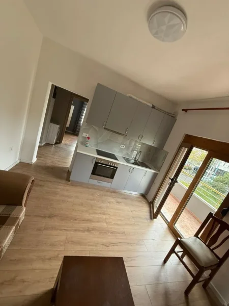 Tirane, jepet me qera apartament 1+1 Kati 2, 60 m² 350 € (babrru)