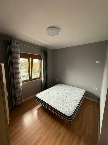 Tirane, jepet me qera apartament 1+1 Kati 2, 60 m² 350 € (babrru)