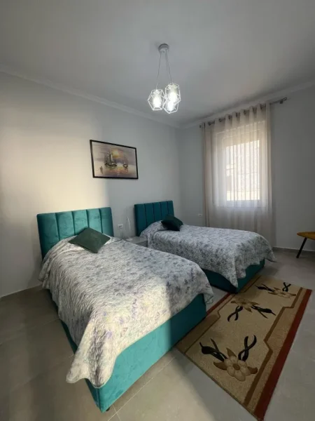 Tirane, jepet me qera apartament 2+1+Ballkon Kati 5, 103 m² 1.200 € (kafe flora)