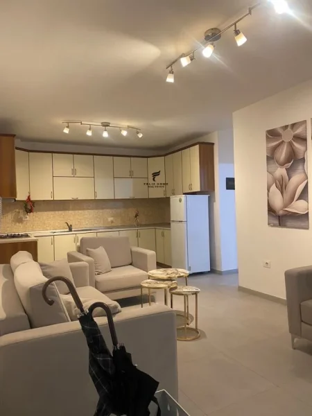 Tirane, jepet me qera zyre Kati 4, 80 m² 600 € (MYSLYM SHYRI)