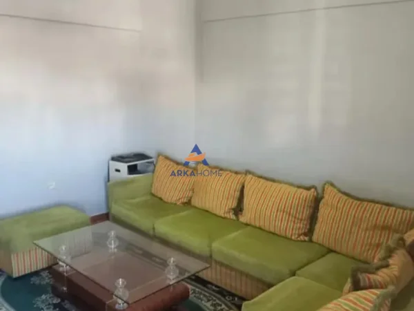 Tirane, jepet me qera apartament 2+1+Ballkon Kati 8, 70 m² 416 € 