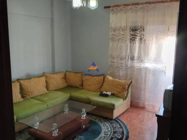 Tirane, jepet me qera apartament 2+1+Ballkon Kati 8, 70 m² 416 € 