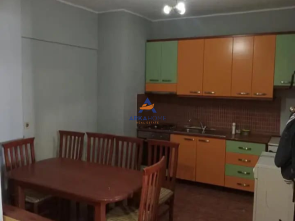 Tirane, jepet me qera apartament 2+1+Ballkon Kati 8, 70 m² 416 € 