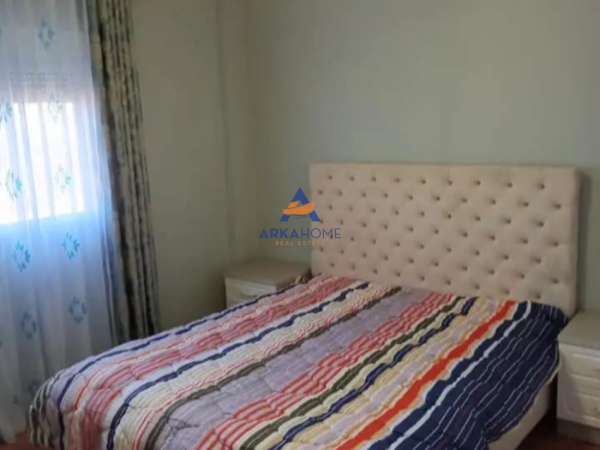 Tirane, jepet me qera apartament 2+1+Ballkon Kati 8, 70 m² 416 € 