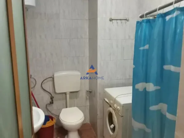 Tirane, jepet me qera apartament 2+1+Ballkon Kati 8, 70 m² 416 € 