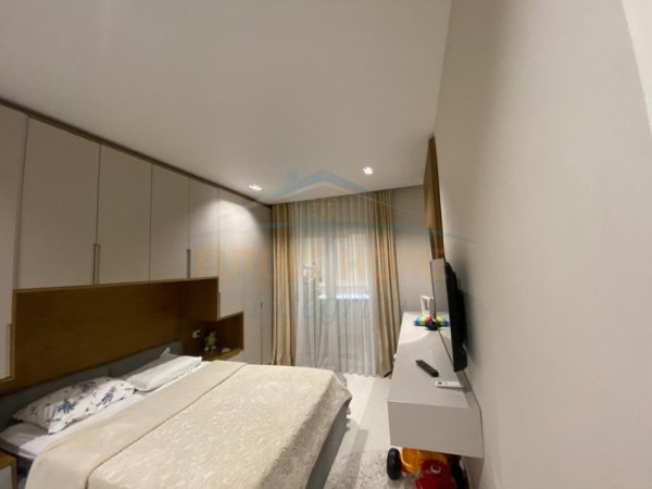 Tirane, shitet apartament 1+1 Kati 4, 100 m² 235.000 € (Vasil Shanto)