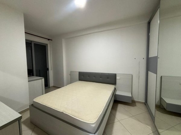 Vlore, jepet me qera apartament 2+1+Ballkon Kati 7, 100 m² 450 € (Sheshi i Pavarësisë, Vlorë)