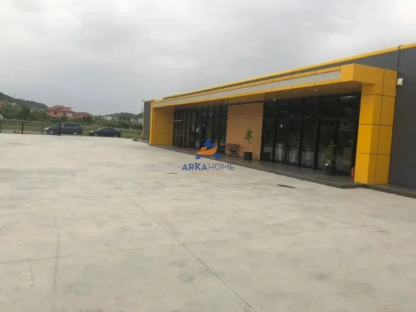 Tirane, jepet me qera magazine Kati 1, 1.500 m² 6.000 € 