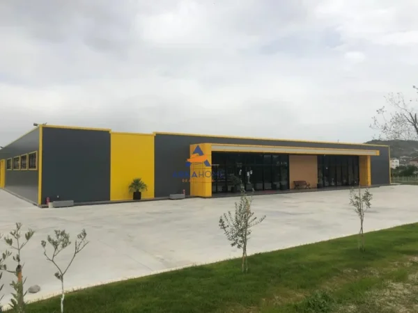 Tirane, jepet me qera magazine Kati 1, 1.500 m² 6.000 € 