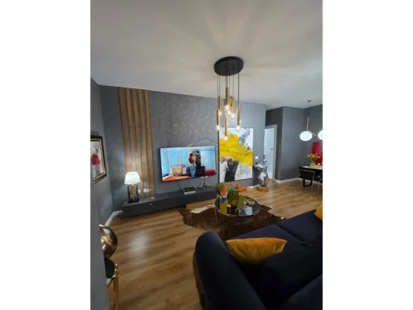 Tirane, shitet apartament 1+1+Ballkon Kati 6, 77 m² 189.000 € (21 DHJETORI)