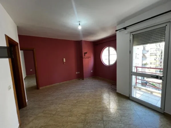 Tirane, jepet me qera apartament 2+1 Kati 6, 80 m² 500 € (KOMUNA E PARISIT)