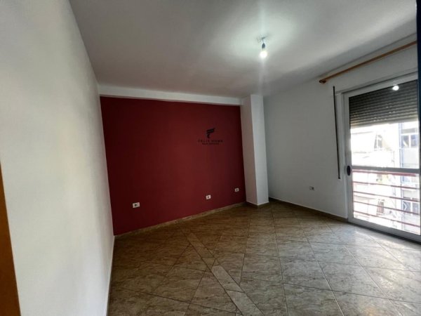 Tirane, jepet me qera apartament 2+1 Kati 6, 80 m² 500 € (KOMUNA E PARISIT)
