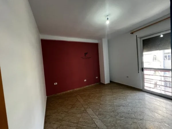 Tirane, jepet me qera apartament 2+1 Kati 6, 80 m² 500 € (KOMUNA E PARISIT)