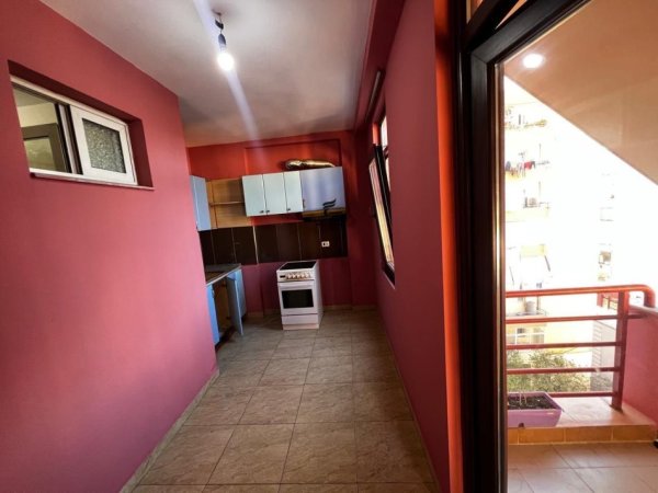 Tirane, jepet me qera apartament 2+1 Kati 6, 80 m² 500 € (KOMUNA E PARISIT)