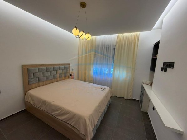 Durres, shitet apartament 2+1 Kati 7, 135 m² 300.000 € (Qerret)