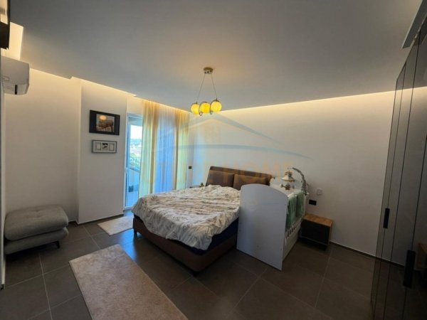 Durres, shitet apartament 2+1 Kati 7, 135 m² 300.000 € (Qerret)