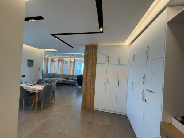 Durres, shitet apartament 2+1 Kati 7, 135 m² 300.000 € (Qerret)