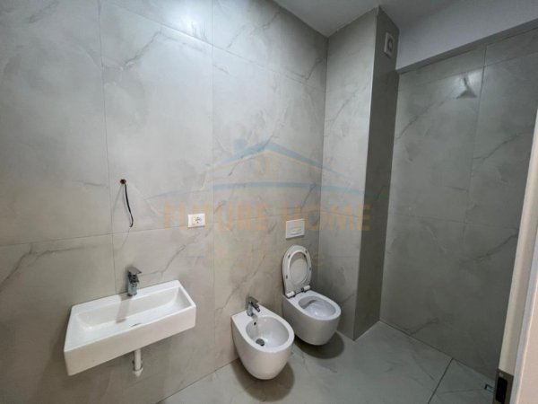 Tirane, shes apartament 1+1+Ballkon Kati 2, 53 m² 88.000 € (FRESKU)