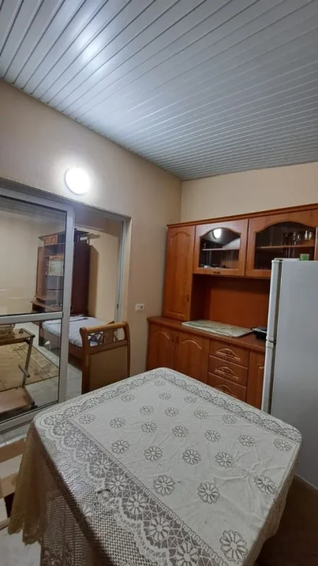 Tirane, jepet me qera apartament 3+1 Kati 3, 120 m² 720 € (Komuna Parisit Kristal Center)