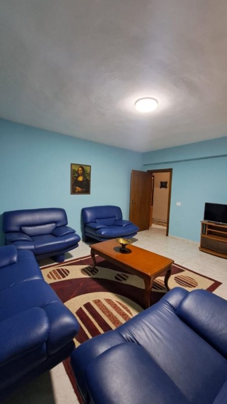 Tirane, jepet me qera apartament 3+1 Kati 3, 120 m² 720 € (Komuna Parisit Kristal Center)
