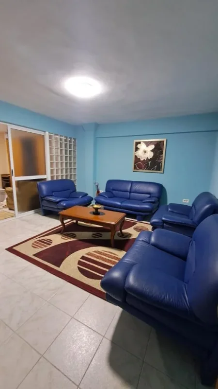 Tirane, jepet me qera apartament 3+1 Kati 3, 120 m² 720 € (Komuna Parisit Kristal Center)