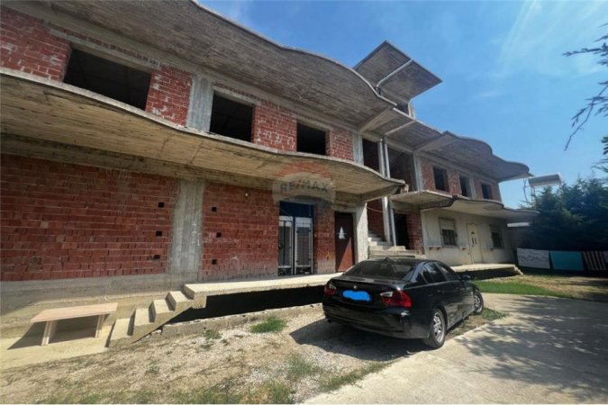 Vlore, shitet Vile 1+1 Kati 3, 494 m² 230.000 € (Rruga Demokracia, Vlore)