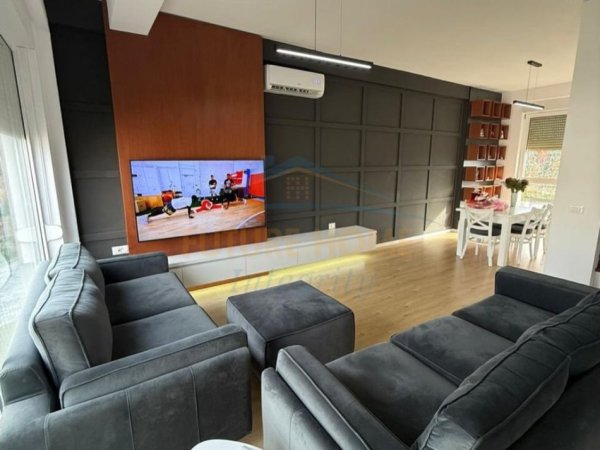 Tirane, shitet apartament 3+1 Kati 0, 197 m² 399.000 € (Prane Sanatoriumit)