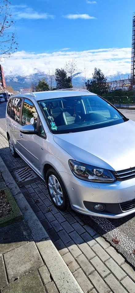 Tirane, shes makine familjare: Volkswagen/Touran me 7 sedilje, Nafte, gri metalizato manuale Klima 250.000 km 7.800 €