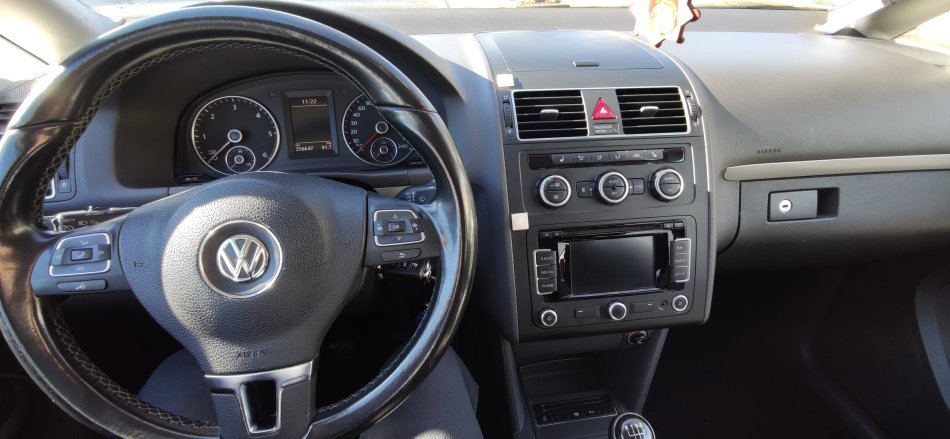 Tirane, shes makine familjare: Volkswagen/Touran me 7 sedilje, Nafte, gri metalizato manuale Klima 250.000 km 7.800 €