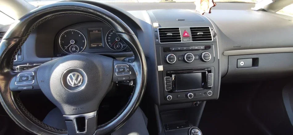 Tirane, shes makine familjare: Volkswagen/Touran me 7 sedilje, Nafte, gri metalizato manuale Klima 250.000 km 7.800 €