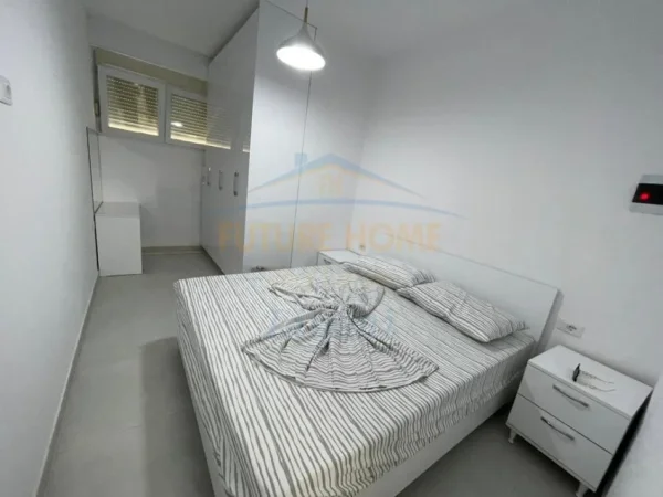 Tirane, jepet me qera 1+1 Kati 1, 50 m² 450 € (Kopshti Botanik, Tirane)