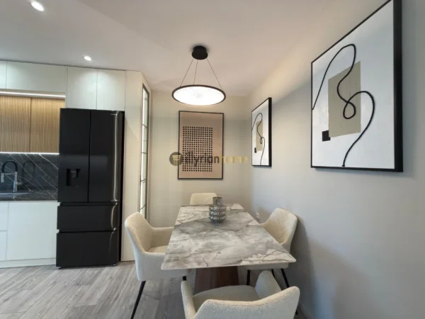 jepet me qera Vile 3 Katshe , 600 m² 7000 € (Liqeni i Thatë, Tiranë)