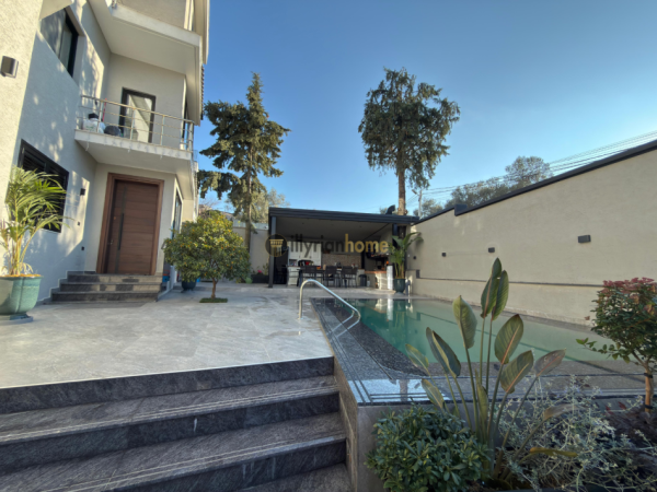 jepet me qera Vile 3 Katshe , 600 m² 7000 € (Liqeni i Thatë, Tiranë)