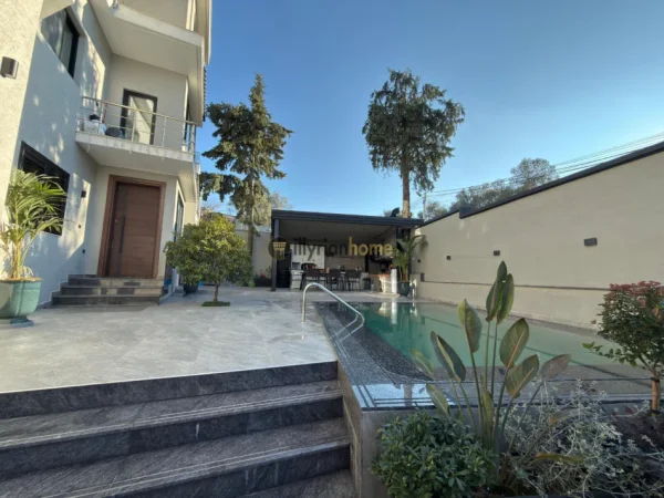 jepet me qera Vile 3 Katshe , 600 m² 7000 € (Liqeni i Thatë, Tiranë)