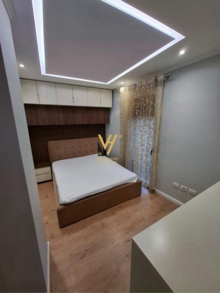 Tirane, jepet me qera apartament 1+1+Ballkon Kati 5, 65 m² 600 € (ZOGU I ZI)