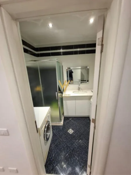 Tirane, jepet me qera apartament 1+1+Ballkon Kati 5, 65 m² 600 € (ZOGU I ZI)