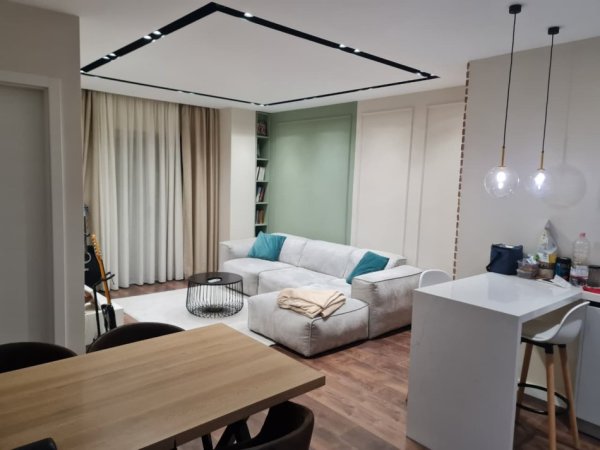 Tirane, jepet me qera apartament 1+1 Kati 4, 60 m² 500 € (yzberisht)