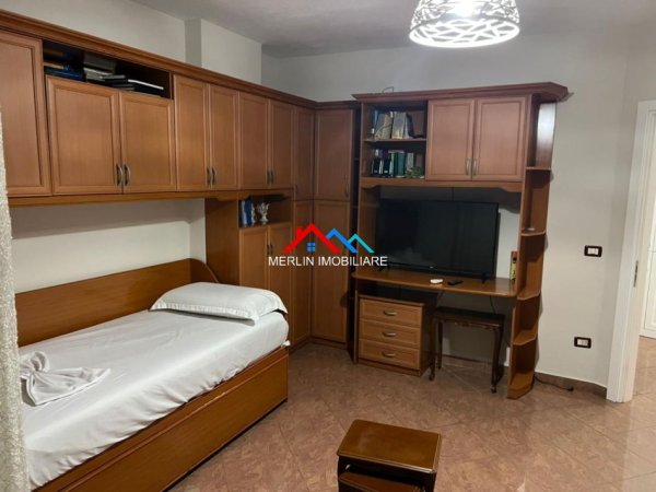 Tirane, jepet me qera apartament 2+1+Ballkon , 105 m² 1.300 € (RRUGA KAJO KARAFILI,RRUGA E KAVAJES)
