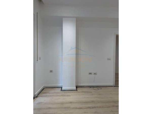 Tirane, jepet me qera zyre , 86 m² 550 € 