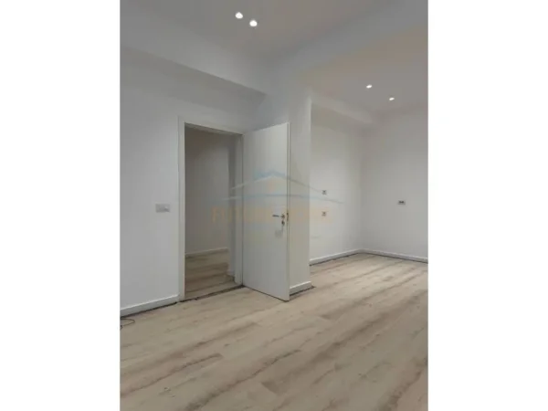 Tirane, jepet me qera zyre , 86 m² 550 € 