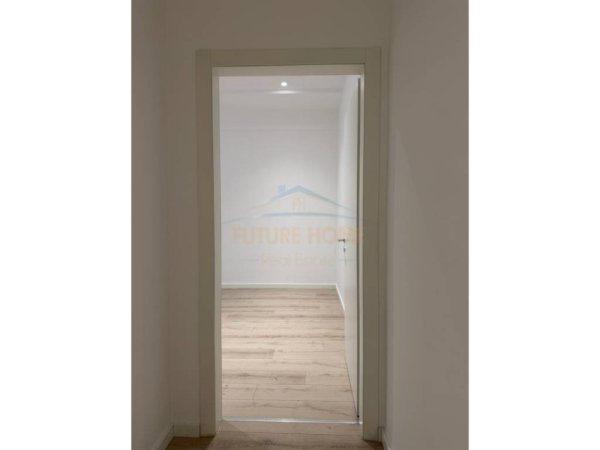 Tirane, jepet me qera zyre , 86 m² 550 € 