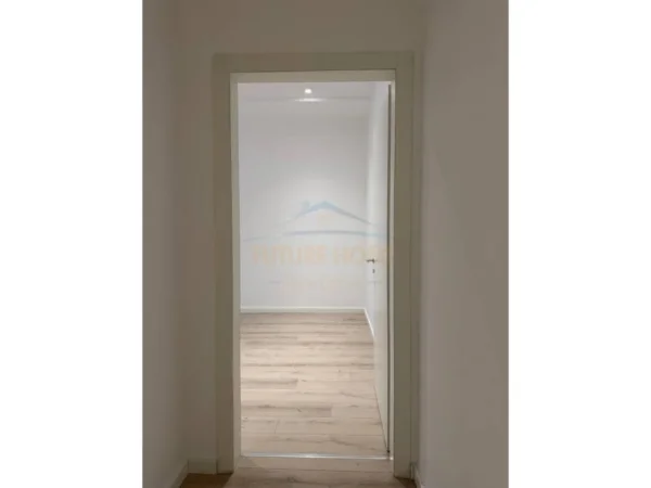 Tirane, jepet me qera zyre , 86 m² 550 € 